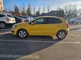 2011 Volkswagen Polo V, жёлтый, 650000 рублей, вид 2