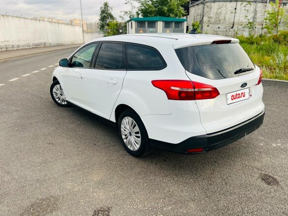 2017 Ford Focus III Рестайлинг, белый, 880000 рублей - вид 2
