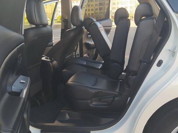 2019 Toyota Prius v (+) I Рестайлинг (ZVW40/41), белый, 2490000 рублей - вид 19