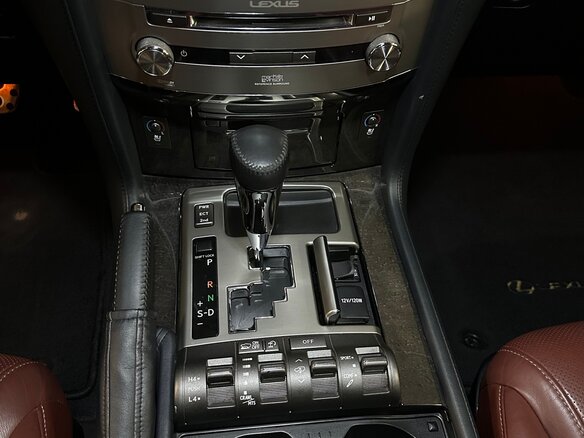 2015 Lexus LX 570 III Рестайлинг, чёрный, 4600000 рублей - вид 20