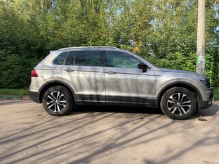 2019 Volkswagen Tiguan II, серебристый, 3000000 рублей, вид 3