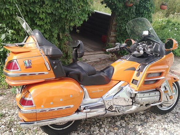 2004 Honda GL 1800 Gold Wing, оранжевый, 1150000 рублей - вид 3