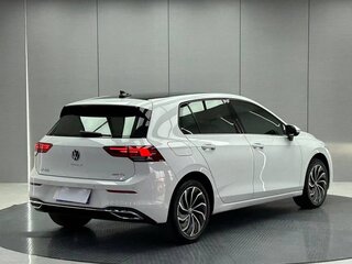 2022 Volkswagen Golf VIII, белый, 1750000 рублей, вид 3