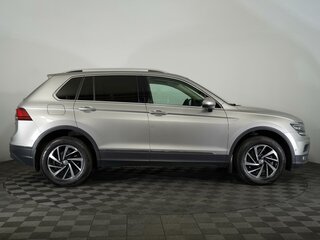 2018 Volkswagen Tiguan II, серебристый, 2470000 рублей, вид 5