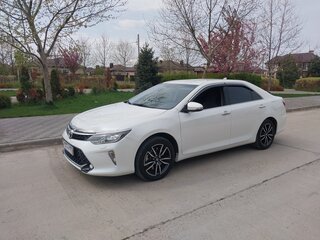 2017 Toyota Camry VII (XV50) Рестайлинг 2, белый, 2350000 рублей, вид 2