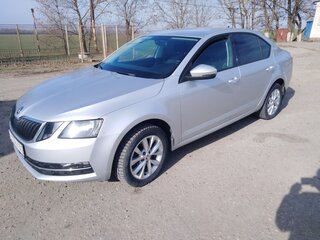 2018 Skoda Octavia III (A7) Рестайлинг, серебристый, 2000000 рублей, вид 2
