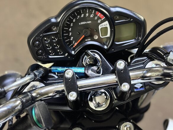 2013 Suzuki SFV 650 Gladius, белый, 480000 рублей - вид 9