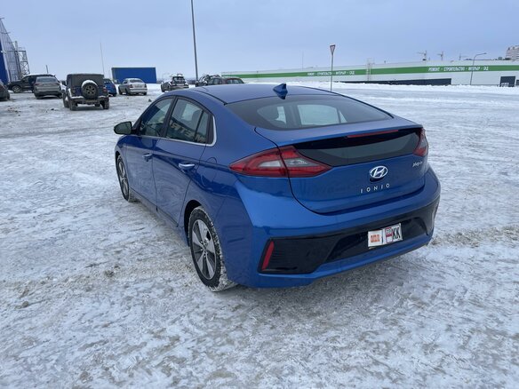 2018 Hyundai IONIQ Plug-in, синий, 1850000 рублей - вид 15
