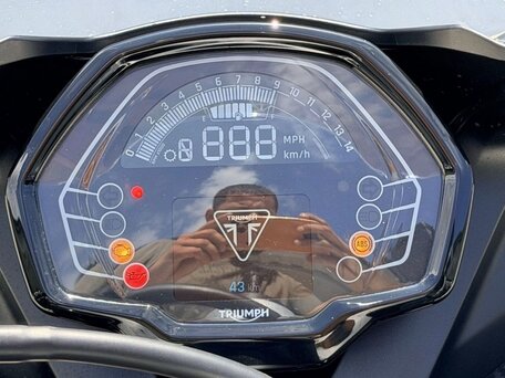 2025 Triumph Daytona 660, белый, 980000 рублей, вид 3