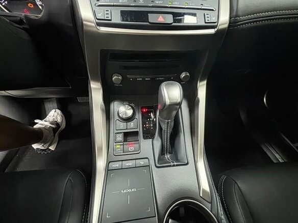 2021 Lexus NX 200 I Рестайлинг, серый, 3350000 рублей - вид 16