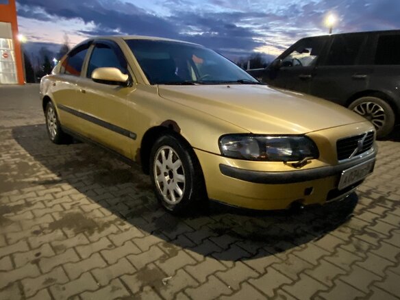 2001 Volvo S60 I, золотистый, 350000 рублей - вид 1