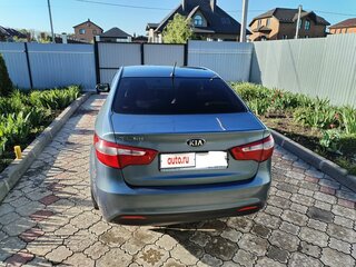 2013 Kia Rio 5-speed III, голубой, 930000 рублей, вид 4