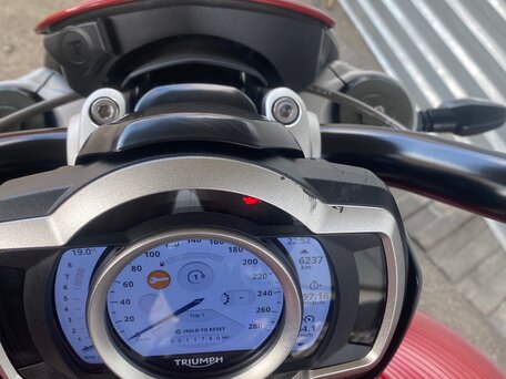 2023 Triumph Rocket 3, красный, 2600000 рублей, вид 5