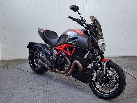 2015 Ducati Diavel Carbon, чёрный, 847000 рублей - вид 1
