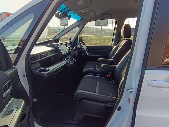 2019 Honda Stepwgn Spada V Рестайлинг, белый, 2550000 рублей - вид 17