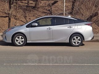 2017 Toyota Prius IV (XW50), серый, 1600000 рублей, вид 3