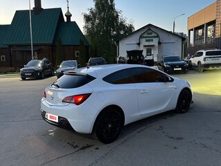 2013 Opel Astra GTC J Рестайлинг, белый, 900000 рублей, вид 3