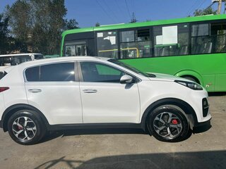 2021 Kia Sportage IV Рестайлинг, белый, 2700000 рублей, вид 3