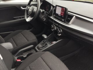 2022 Kia Rio IV Рестайлинг (Global market), серый, 1800000 рублей, вид 5