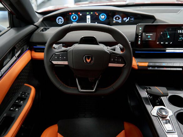 2024 Changan UNI-V I, красный, 3209900 рублей - вид 14