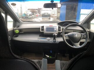 2012 Honda Freed Spike I Рестайлинг, серебристый, 1300000 рублей, вид 2