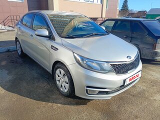 2016 Kia Rio III Рестайлинг, серебристый, 1115000 рублей, вид 3