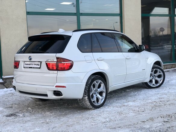 2013 BMW X5 50i II (E70) Рестайлинг, белый - вид 3