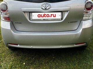 2010 Toyota Verso I, серебристый, 1400000 рублей, вид 3