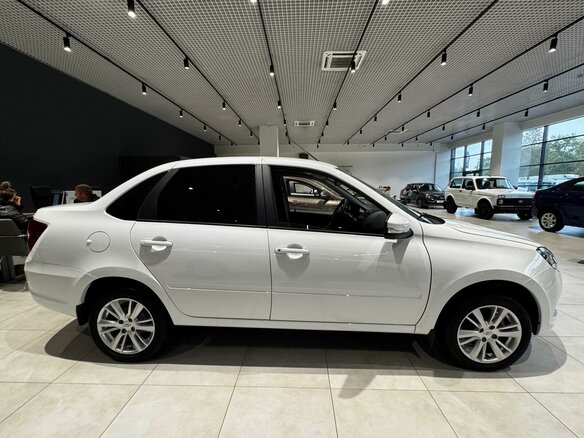 2025 Lada (ВАЗ) Granta I Рестайлинг, белый, 1094000 рублей - вид 2
