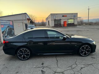 2021 BMW 5 серии 530d xDrive VII (G30/G31/G38) Рестайлинг, чёрный, 7150000 рублей, вид 2