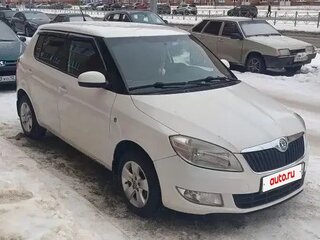 2010 Skoda Fabia II Рестайлинг, белый, 400000 рублей, вид 2