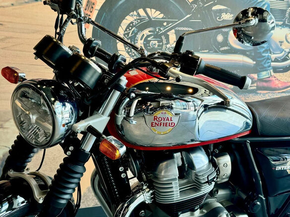 2024 Royal Enfield Interceptor, серебристый, 650000 рублей - вид 9