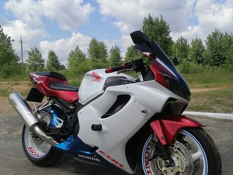 2002 Honda CBR 600F, белый, 400000 рублей, вид 1