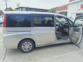 2017 Honda Stepwgn V, белый, 1699999 рублей, вид 4