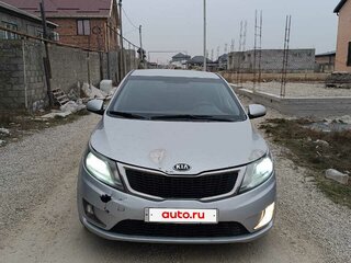 2015 Kia Rio 6-speed III, серебристый, 630000 рублей, вид 1