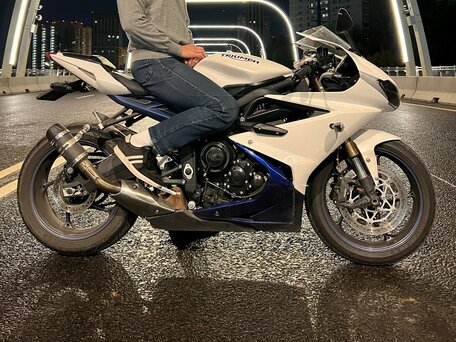 2015 Triumph Daytona 675, белый, 777000 рублей, вид 2