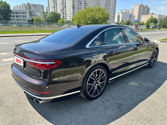 2021 Audi S8 IV (D5), коричневый, 10500000 рублей - вид 3