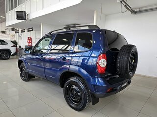 2017 Chevrolet Niva I Рестайлинг, синий, 865000 рублей, вид 5