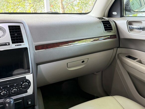 2008 Chrysler 300C I, белый, 1790000 рублей - вид 7