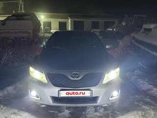 2010 Toyota Camry VI (XV40) Рестайлинг, серебристый, 1300000 рублей, вид 3