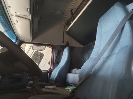 2011 Volvo FM, красный, 6500000 рублей, вид 4