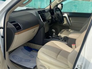 2021 Toyota Land Cruiser Prado 150 Series Рестайлинг 3, белый, 3800000 рублей, вид 4
