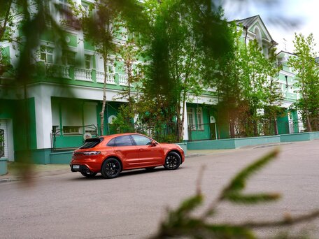 2021 Porsche Macan S I Рестайлинг 2, оранжевый, 8400000 рублей, вид 2