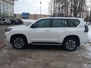 2022 Toyota Land Cruiser Prado 150 Series Рестайлинг 3, белый, 8700000 рублей, вид 4