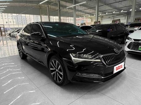 2022 Skoda Superb III Рестайлинг, чёрный, 1876000 рублей, вид 3