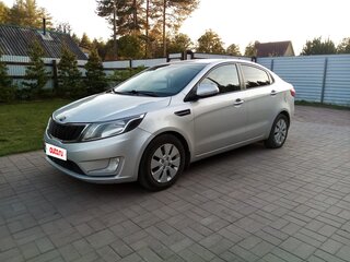 2014 Kia Rio 5-speed III, серебристый, 700000 рублей, вид 1