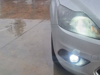 2010 Ford Focus II Рестайлинг, серебристый, 700000 рублей, вид 2