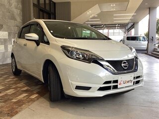2018 Nissan Note II Рестайлинг, белый, 830007 рублей, вид 2