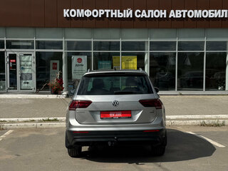 2017 Volkswagen Tiguan II, серебристый, 2075000 рублей, вид 5