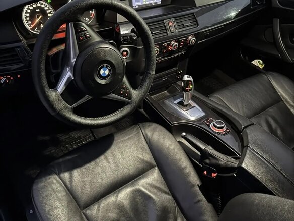 2009 BMW 5 серии 525i V (E60/E61) Рестайлинг, чёрный, 1400000 рублей - вид 16